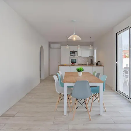 Sangha By Interhome בית נופש אמפוריבראבה